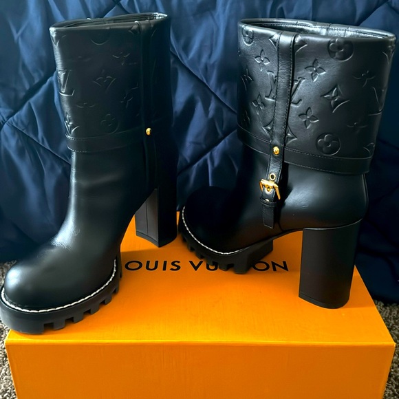 Louis Vuitton boots - Picture 1 of 3